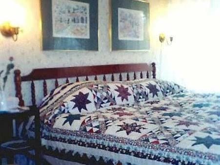 Nichols Guest Rooms, Bed & Breakfast in North Seekonk