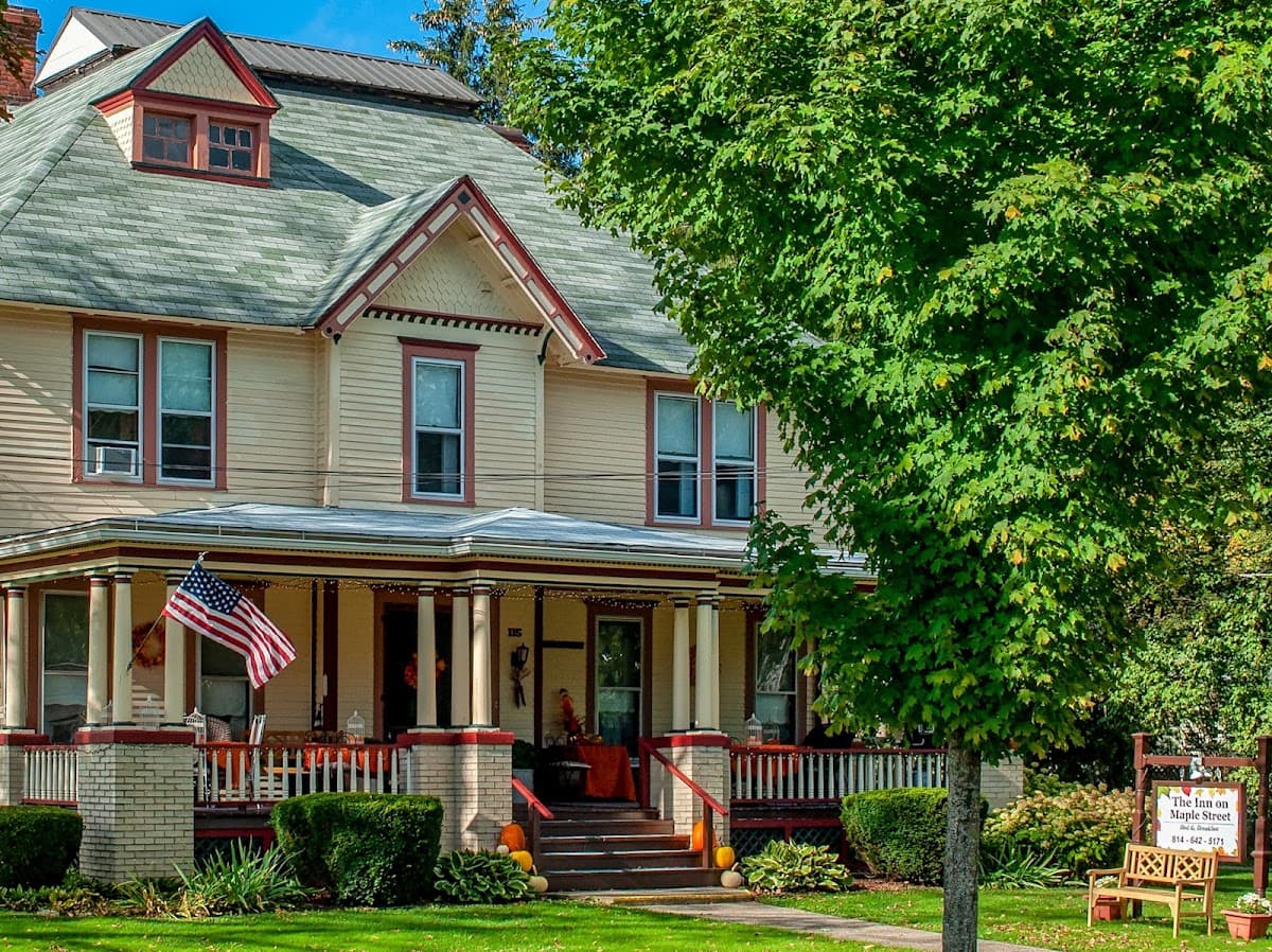 Inn On Maple Street Bed & Breakfast, Bed & Breakfast in Port Allegany