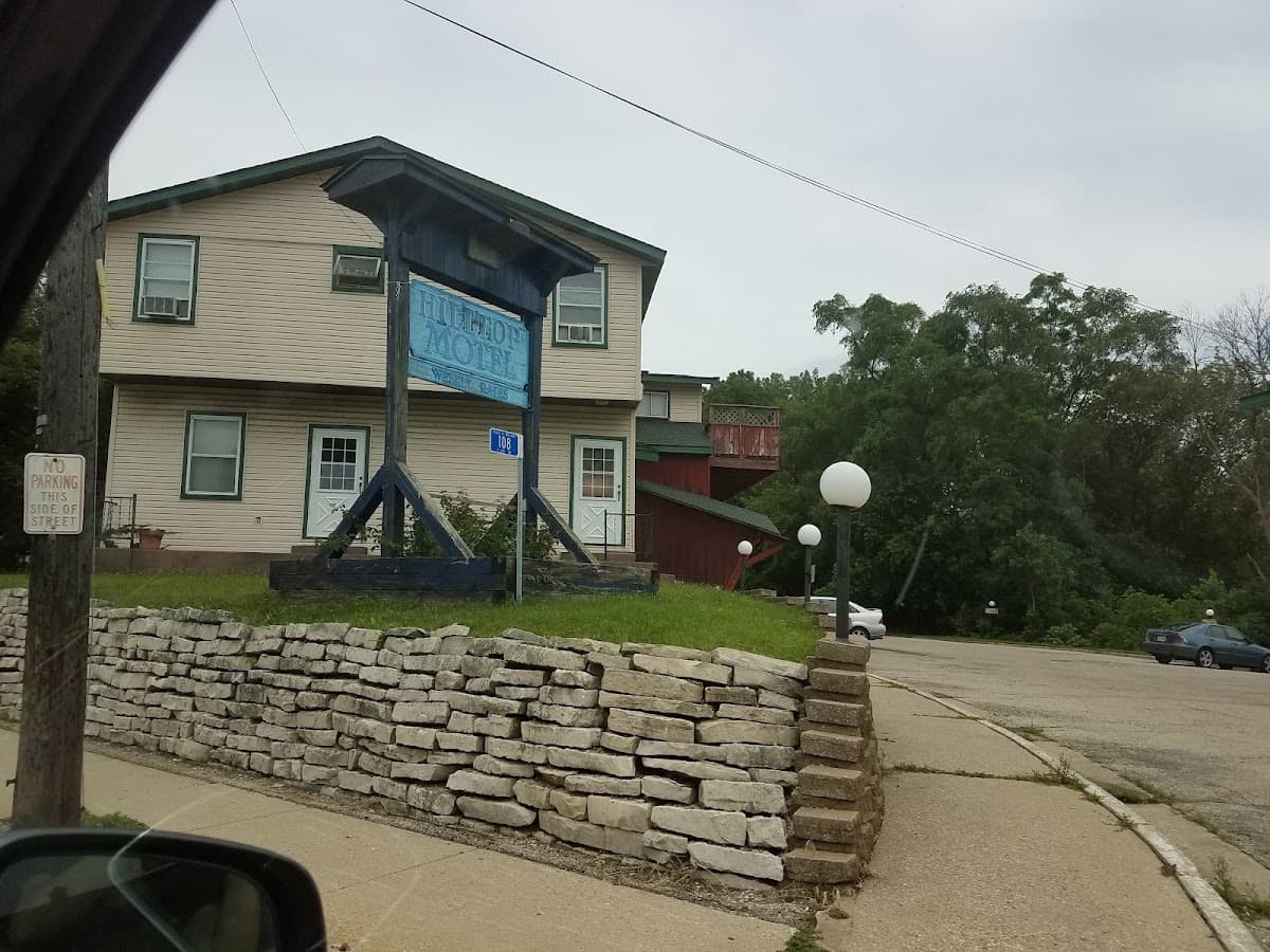 Hill Top Motel, Hotel in Powers Lake