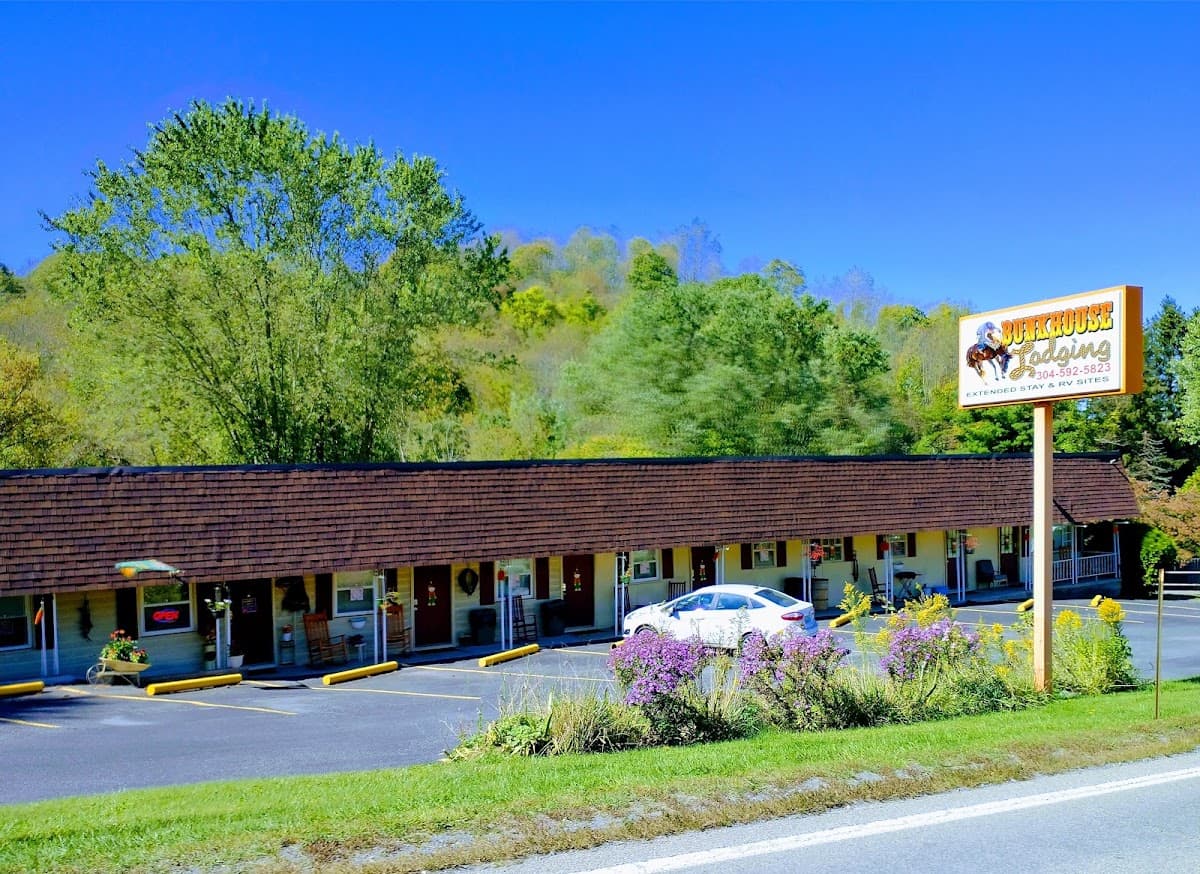 Bunkhouse Lodging LLC, Hotel in Shinnston