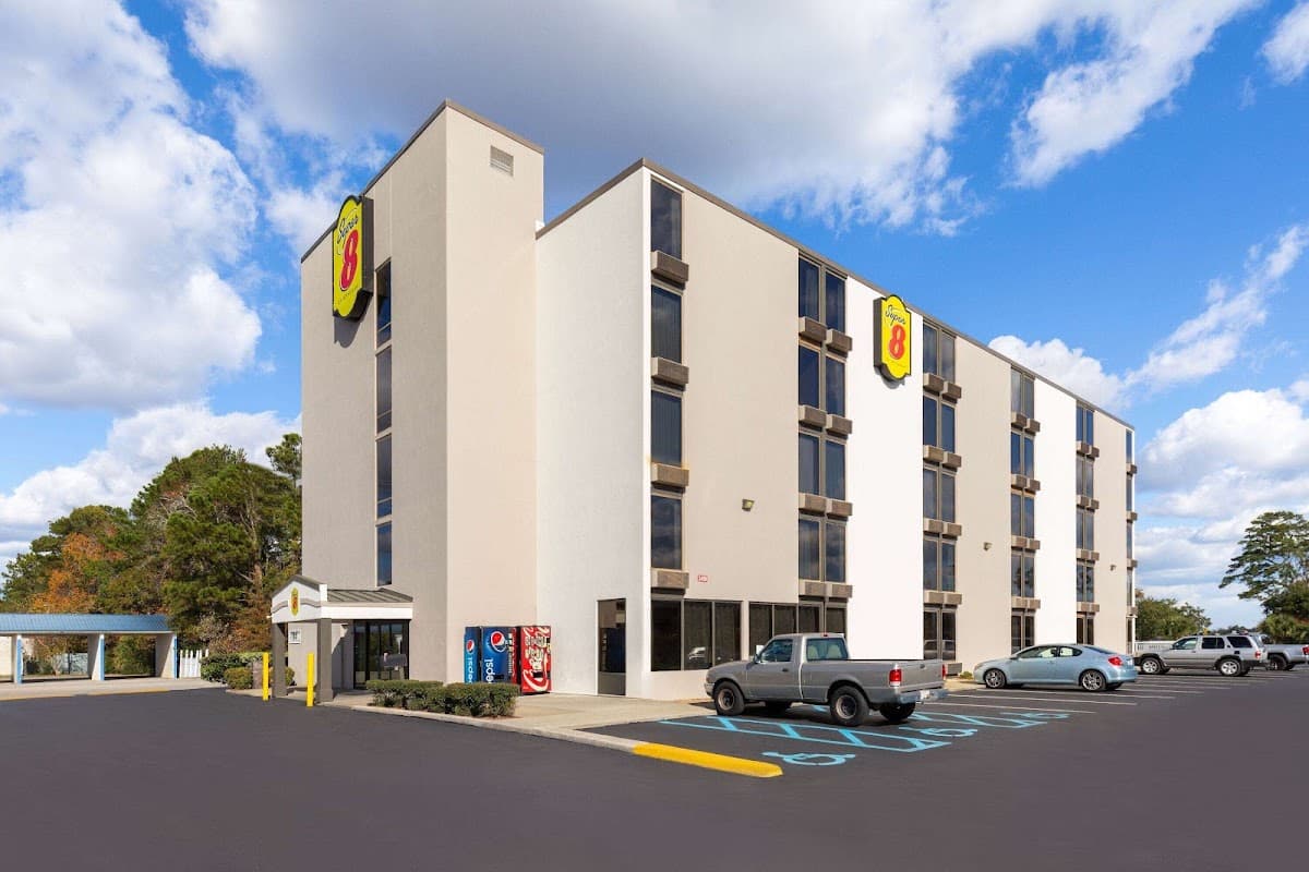 Super 8 by Wyndham Myrtle Beach/Market Common Area, Hotel in Socastee
