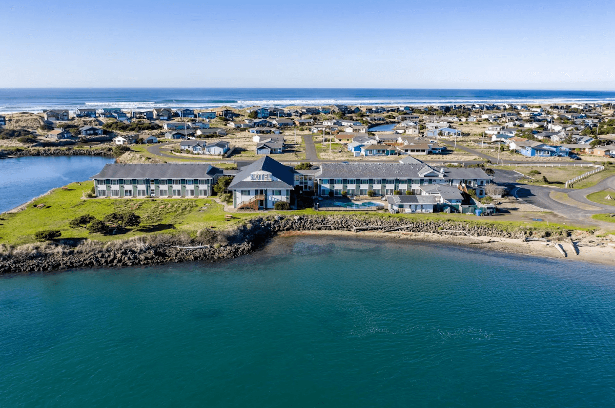 Waldport Bayfront Hotel & Restaurant, Hotel in Waldport