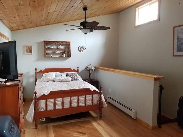 Country Cottage Charm, Close To Albany And Ski Areas Of New England, Holiday Home in West Sand Lake