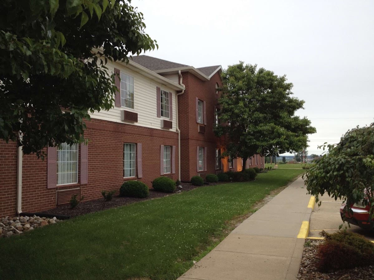 Country Hearth Inn & Suites Willard, Hotel in Willard