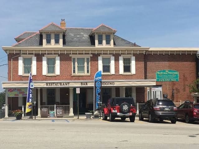 McCali Manor, LLC, Bed & Breakfast in Youngwood