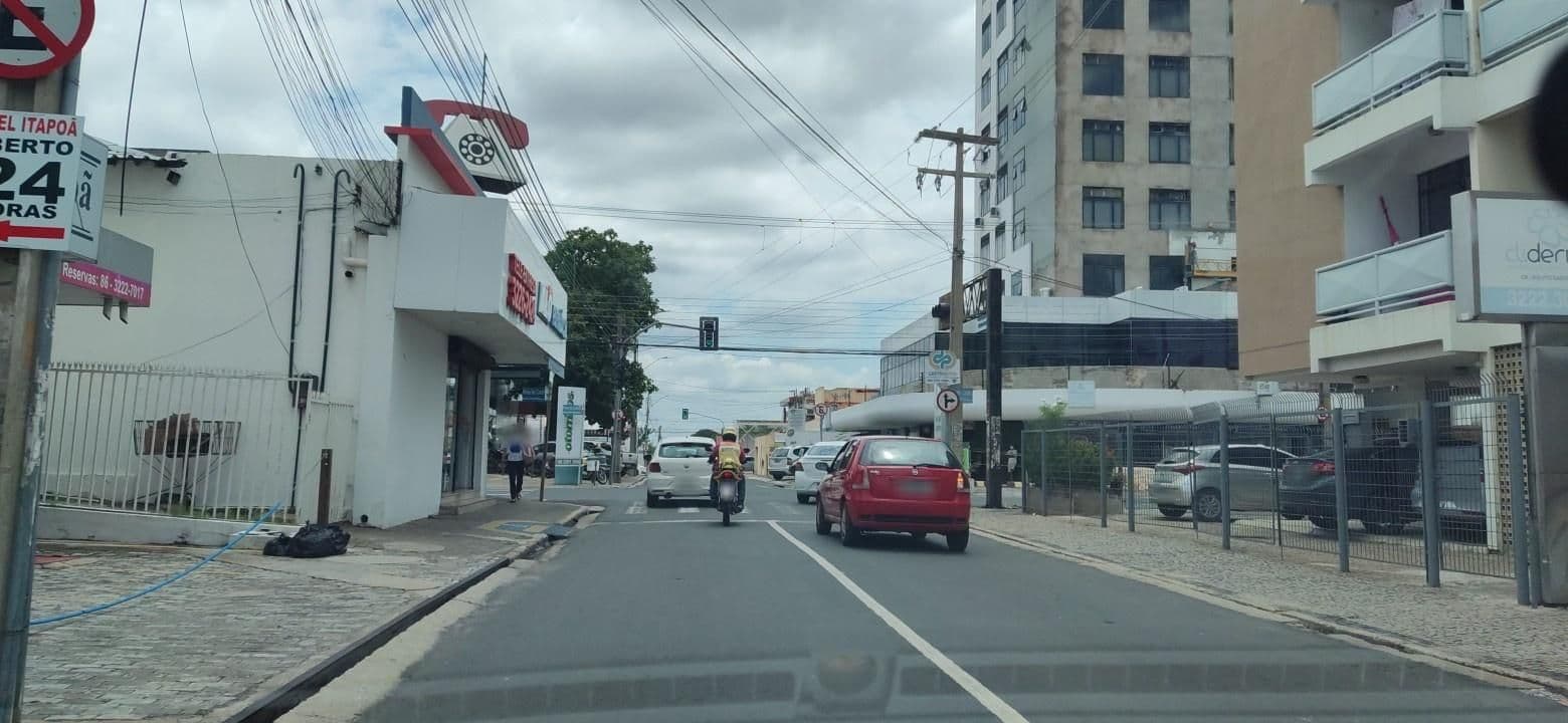 Street view near Hotel Itapuã, Teresina — © felipedantas (CC BY-SA · Mapillary)