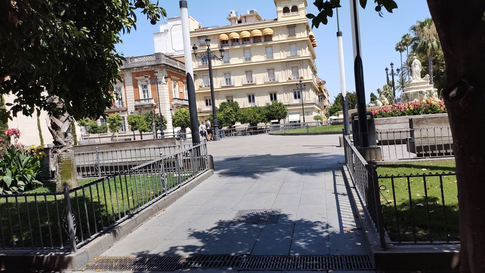 Street view near Hotel Tayko Sevilla, Sevilla