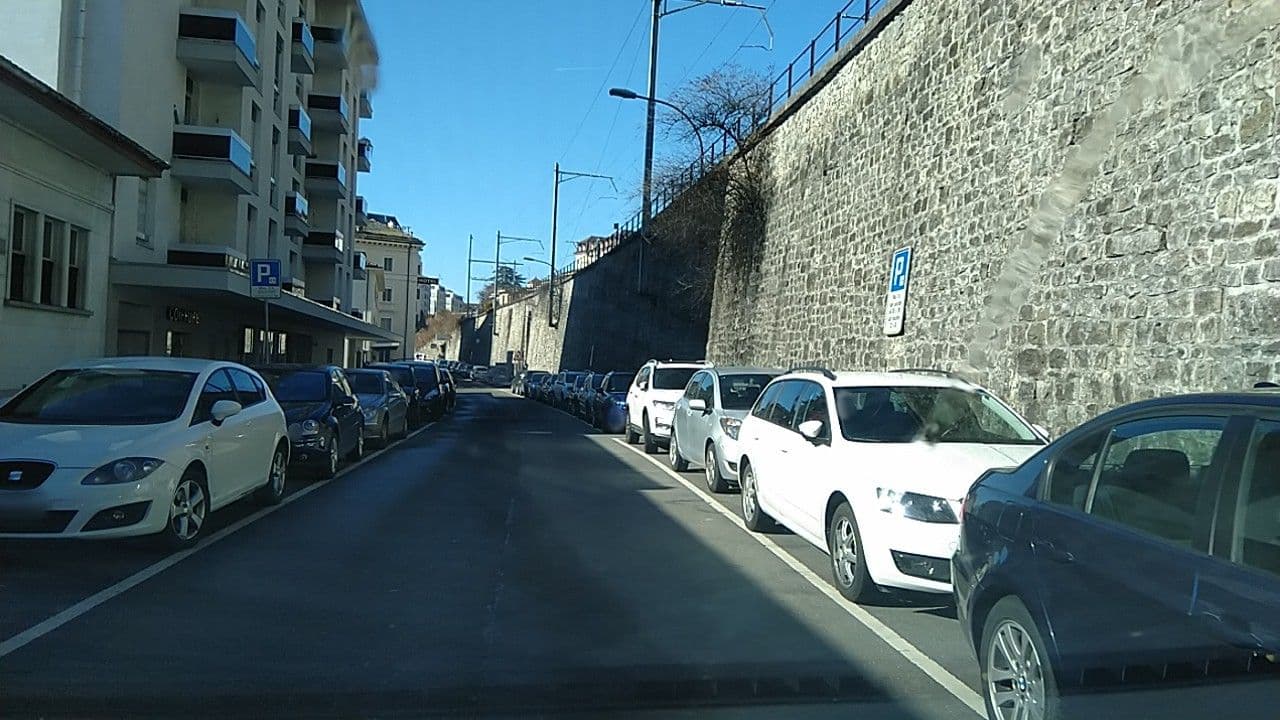 Street view near Hôtel du Grand Lac, Montreux — © selfishseahorse (CC BY-SA · Mapillary)