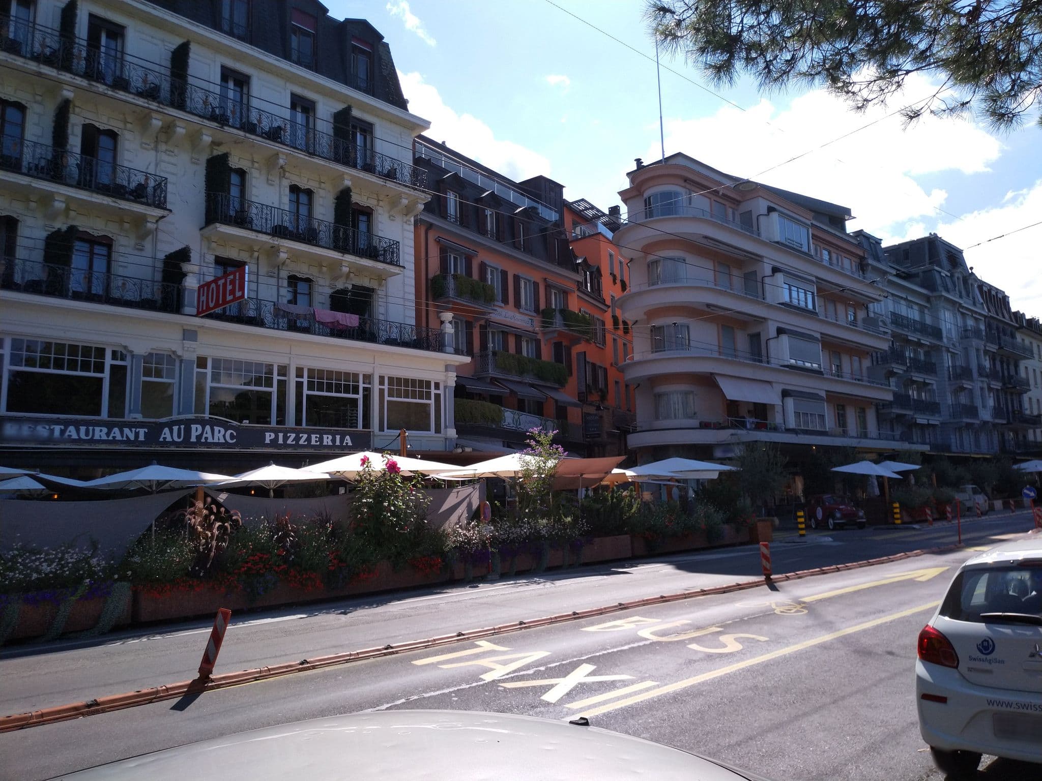Street view near La Rouvenaz, Montreux — © pablopita (CC BY-SA · Mapillary)