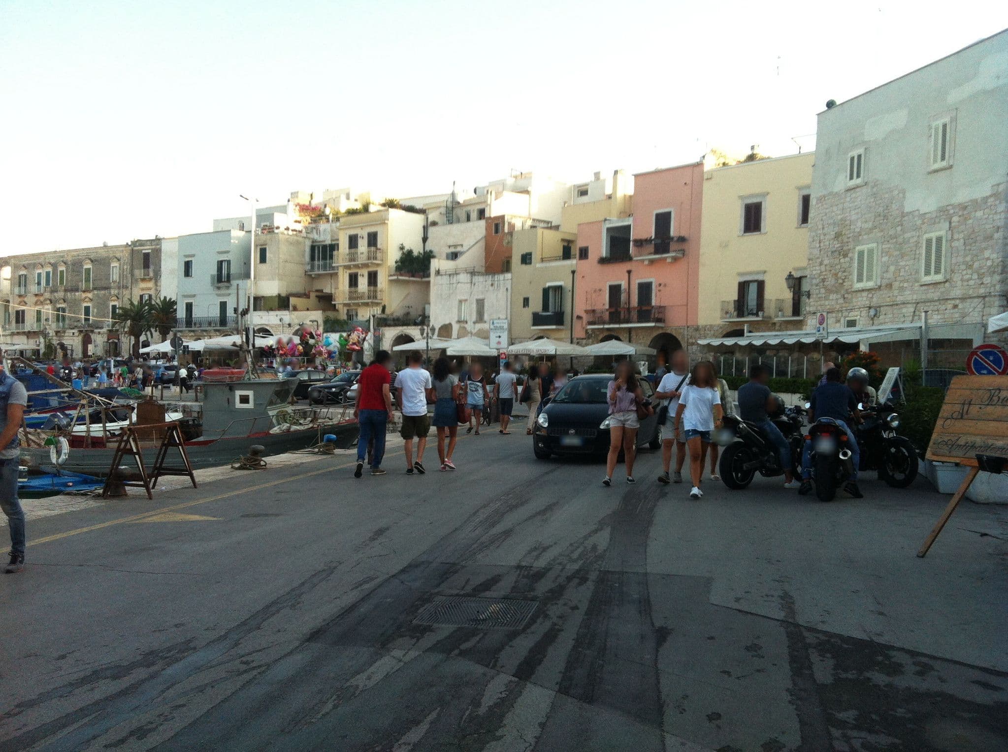 Street view near Hotel Ognissanti, Trani — © miguel_andrade (CC BY-SA · Mapillary)