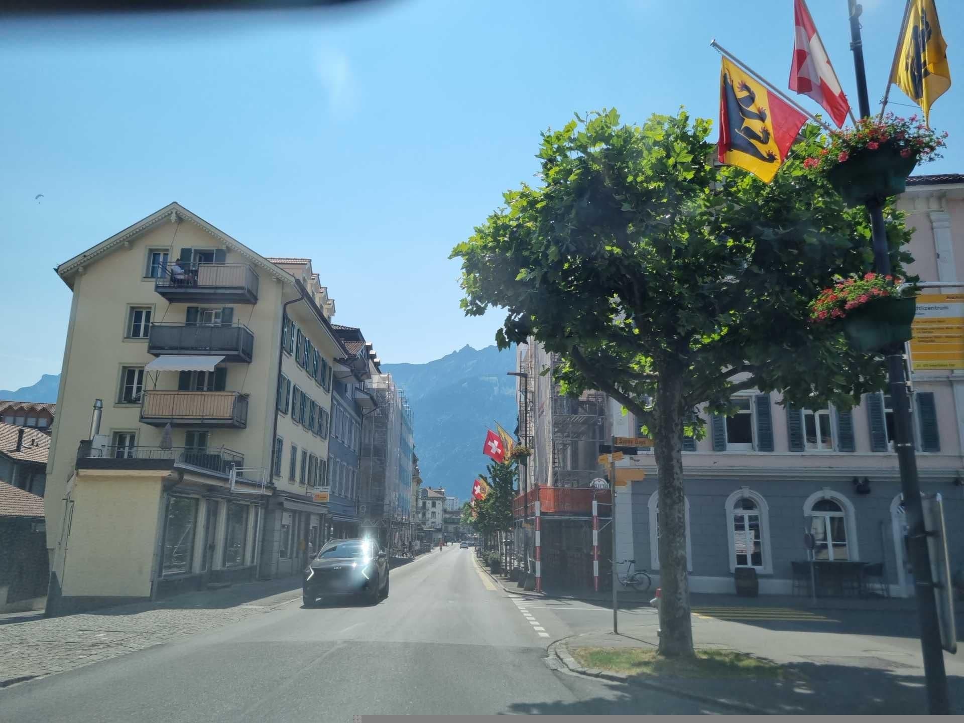 Street view near Sonne, Unterseen — © Yha1 (CC BY-SA · Mapillary)
