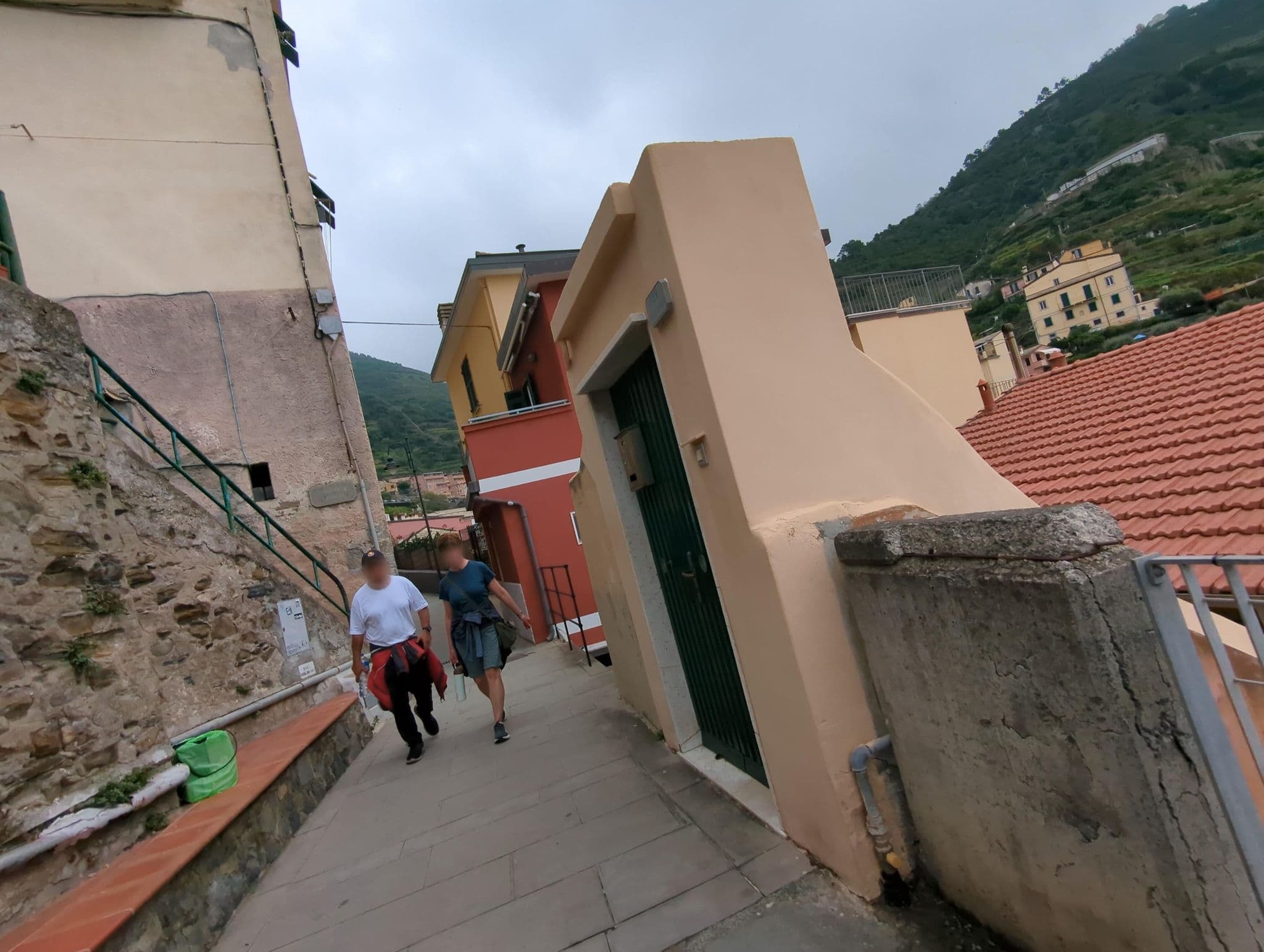 Street view near La Baia Di Rio, Riomaggiore — © ente (CC BY-SA · Mapillary)
