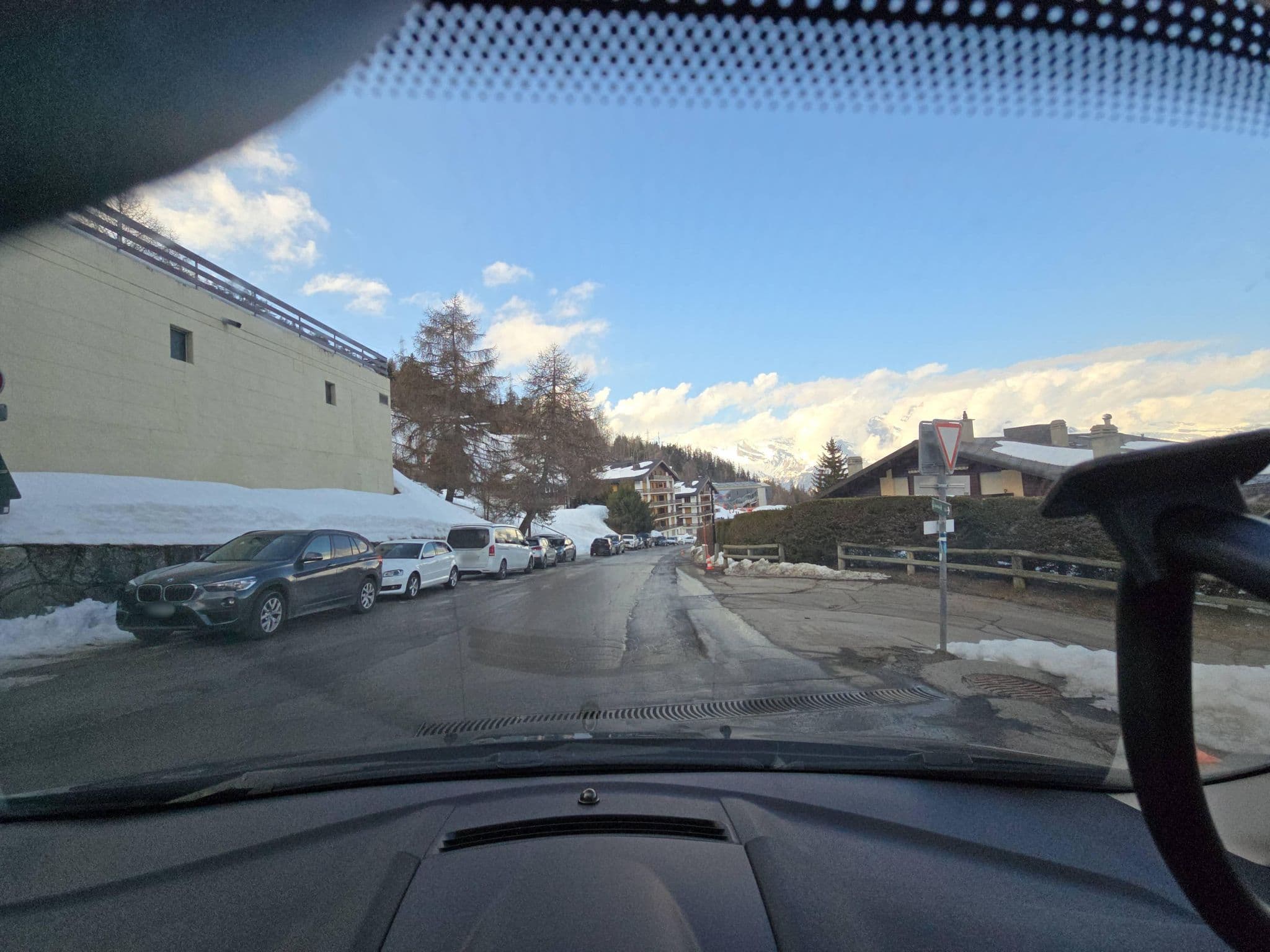 Street view near Chalet Le Refuge, Riddes — © Maximilien (CC BY-SA · Mapillary)