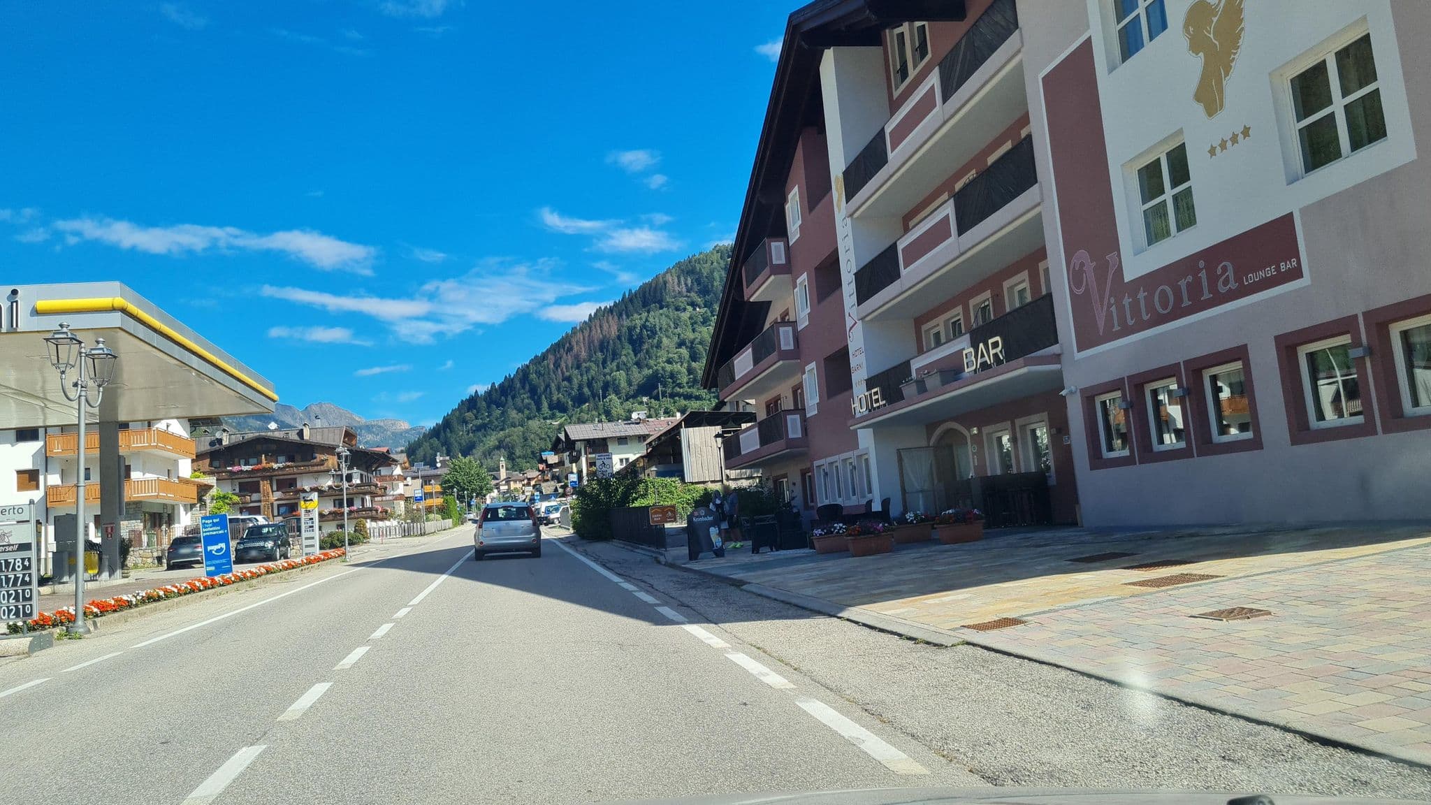 Street view near Hotel Garni Vittoria, Tonadico — © laniuscollurio (CC BY-SA · Mapillary)
