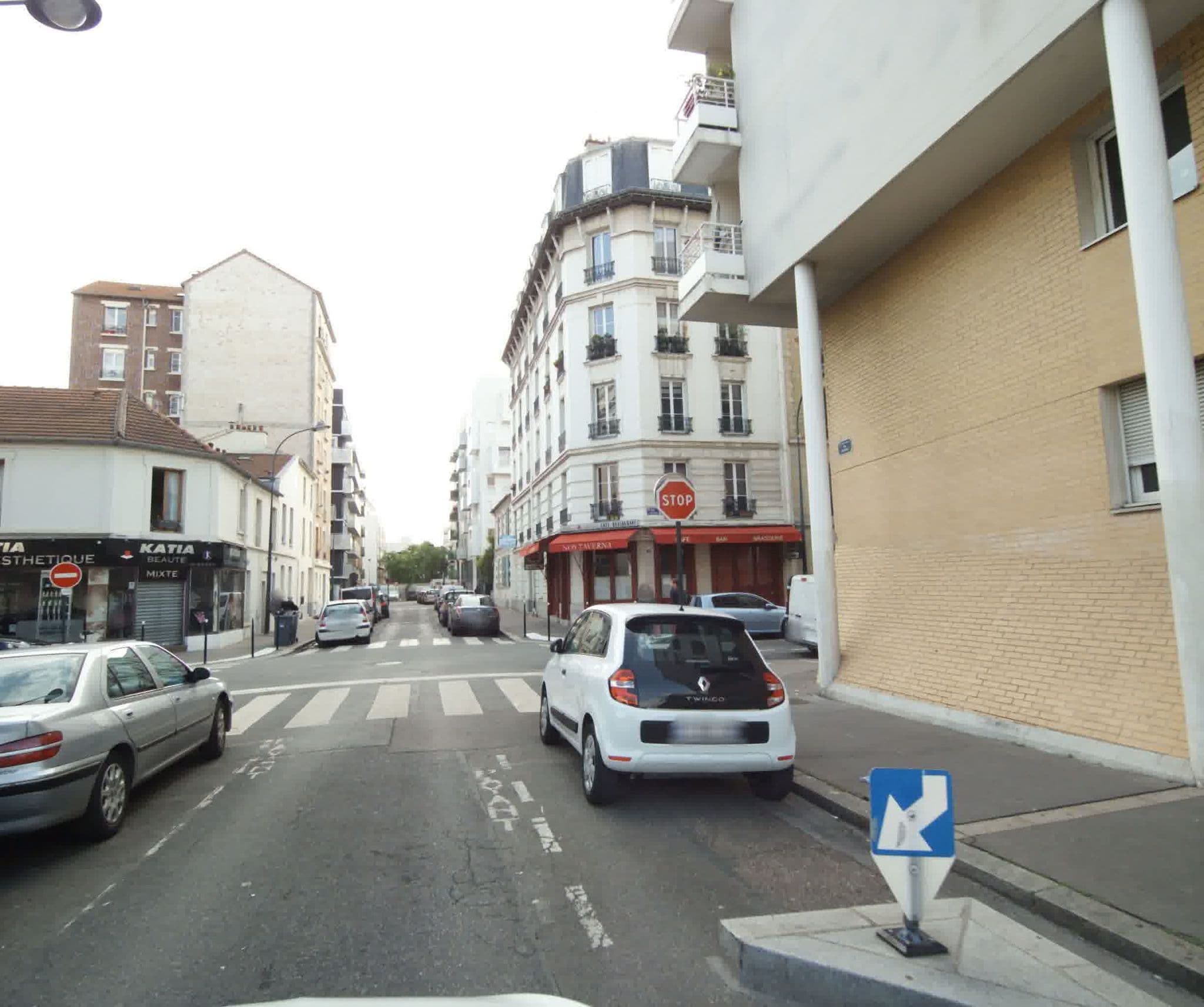 Street view near Hotel, Clichy — © sogefi (CC BY-SA · Mapillary)